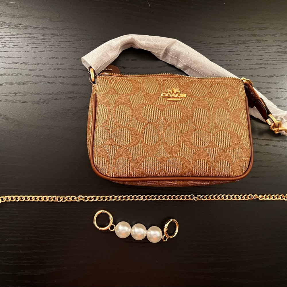 Coach Signature Brown Shoulder Bag 👜 - Picture 5 of 7